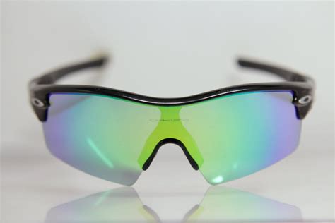 oakley iridium vs polarized.